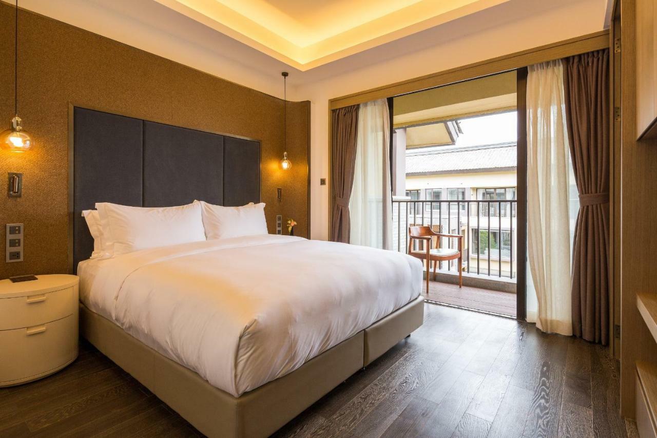 Howard Johnson Jinlin Plaza Lijiang Лицзян Экстерьер фото