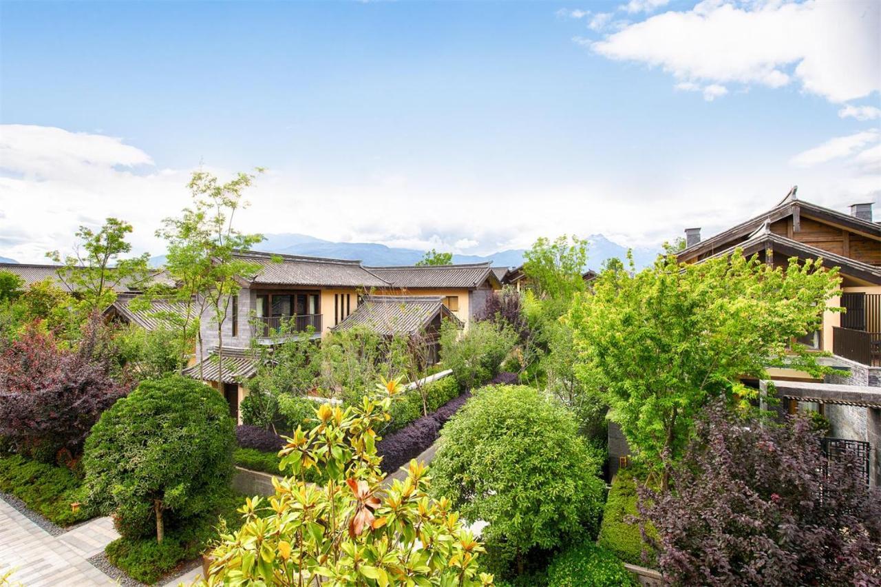 Howard Johnson Jinlin Plaza Lijiang Лицзян Экстерьер фото