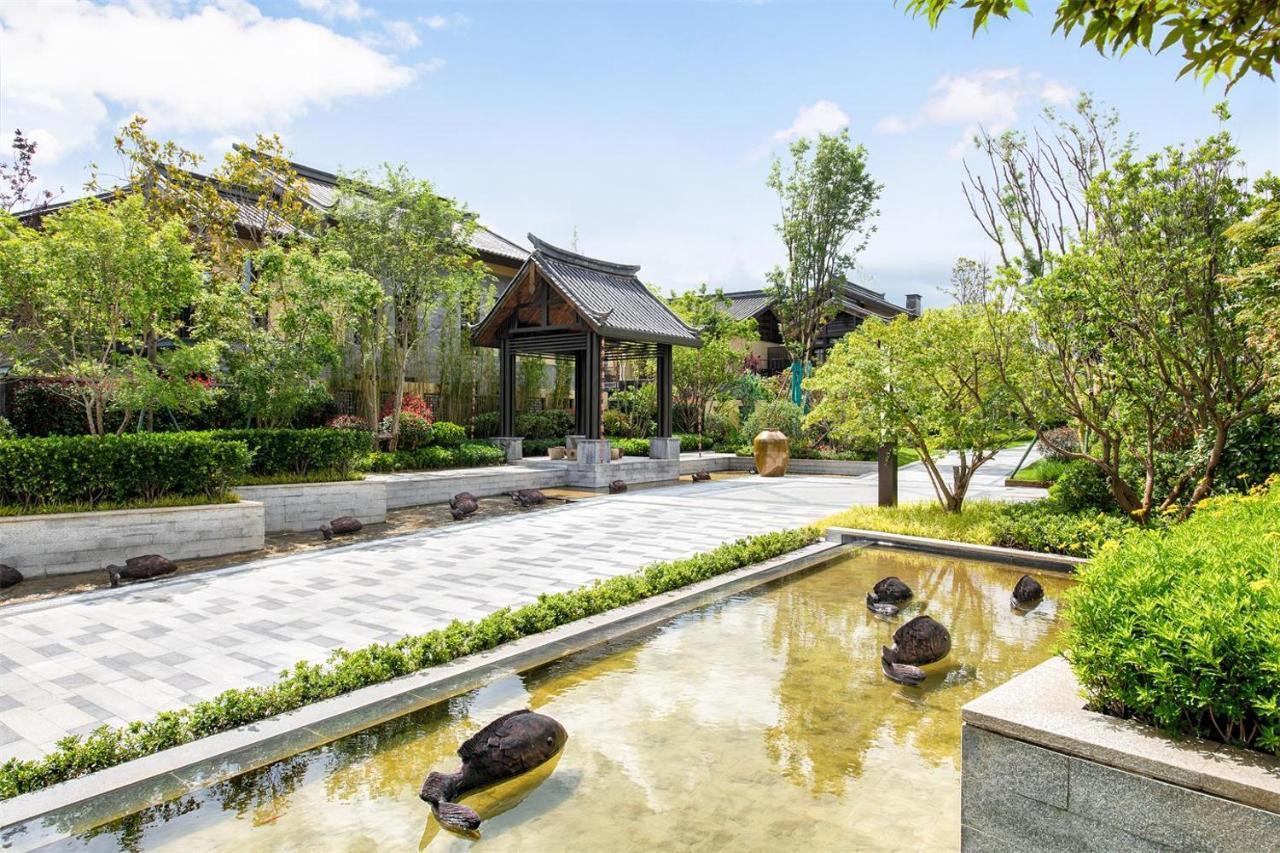 Howard Johnson Jinlin Plaza Lijiang Лицзян Экстерьер фото